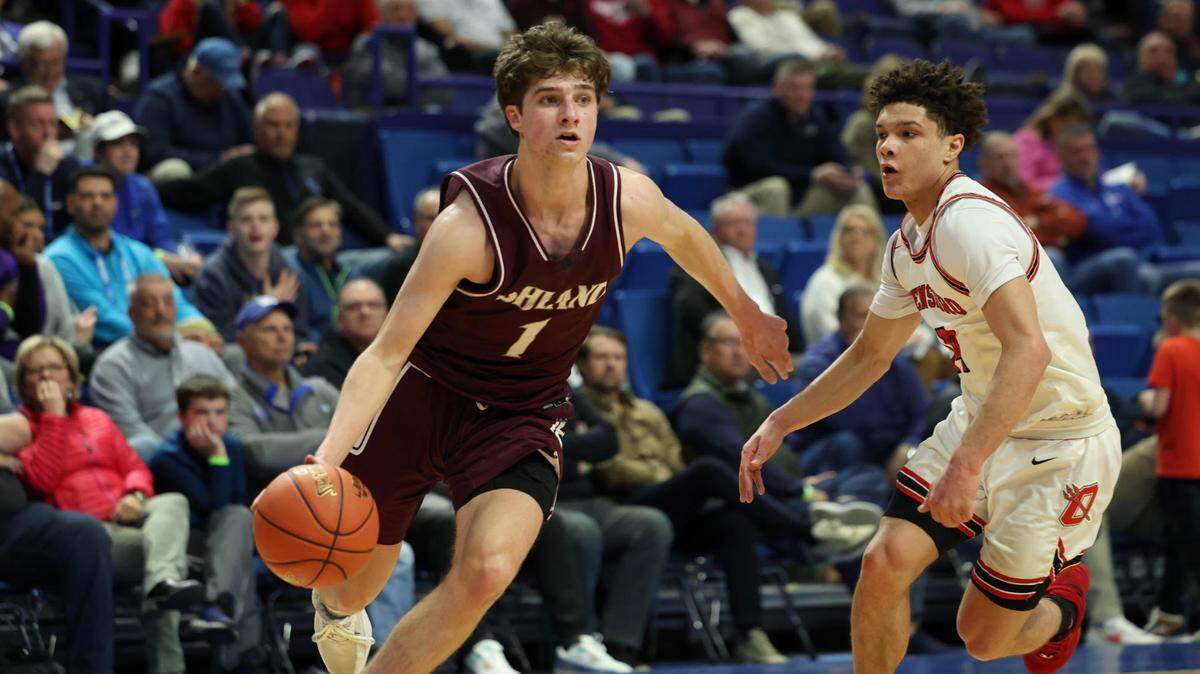 Zander Carter drove to the basket for Ashland Blazer during its win Wednesday night over Owensboro. Carter led all scorers with 25 points and also had 13 rebounds.