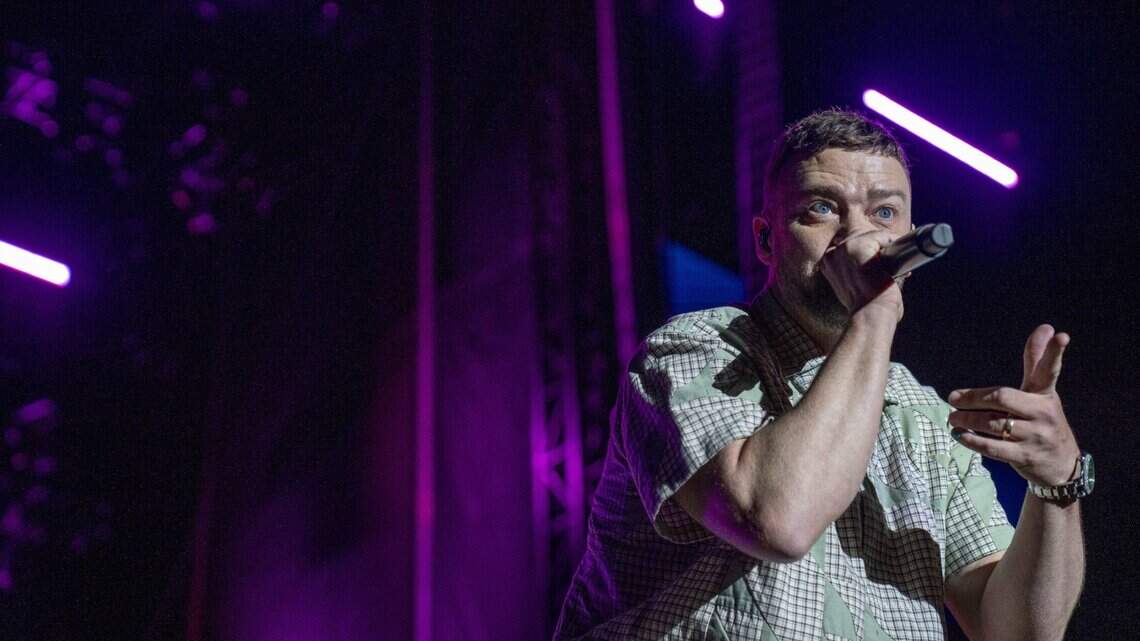 He was a heartthrob of the 2000s. Now he’s back on tour and in Kansas City this week