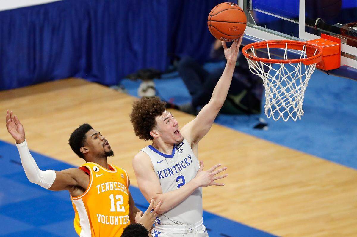 Former Kentucky guard Devin Askew (2) has been a standout scorer for Long Beach State this season.