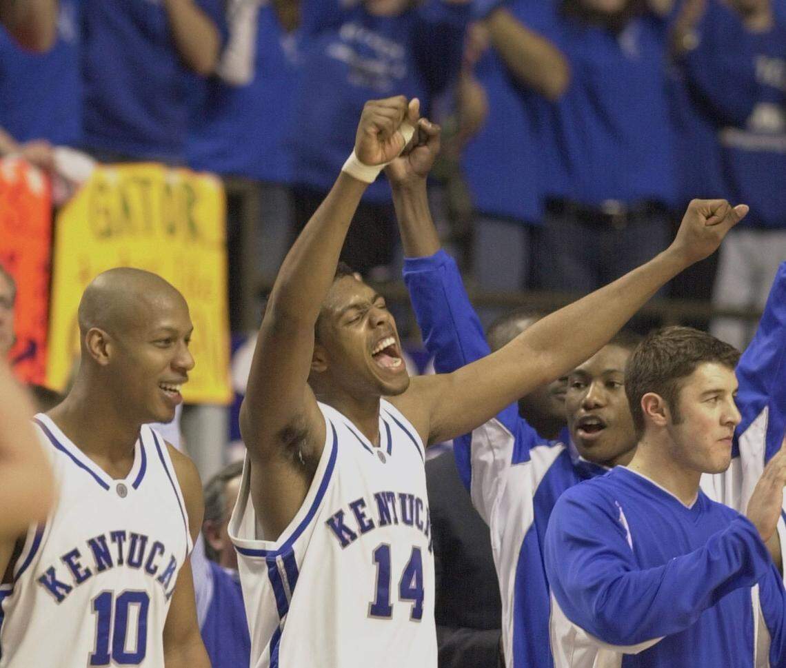 Kentucky’s Keith Bogans, left, and Erik Daniels exulted after the 2002-03 Wildcats made Florida’s first-ever game as the nation’s top-ranked team miserable with a 70-55 blowout victory in Rupp Arena.