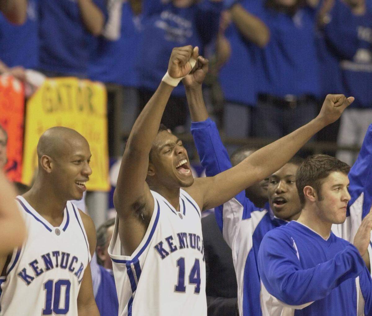 Kentucky’s Keith Bogans, left, and Erik Daniels exulted after the 2002-03 Wildcats made Florida’s first-ever game as the nation’s top-ranked team miserable with a 70-55 blowout victory in Rupp Arena.