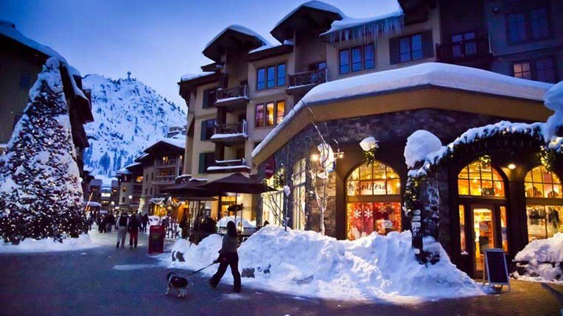 Squaw Valley has an annual snowfall of 450 inches. Skiing season lasts until May.