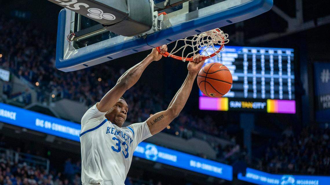 Ugonna Onyenso dunks during Kentucky’s game against Illinois State at Rupp Arena on Friday night.