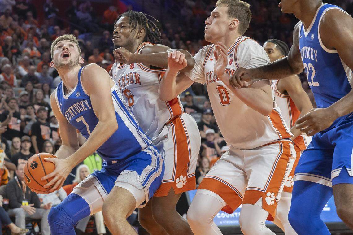 Kentucky’s Andrew Carr (7) looks to shoot as Clemson’s Myles Foster (6) and Viktor Lakhin (0) defend during Tuesday’s game.