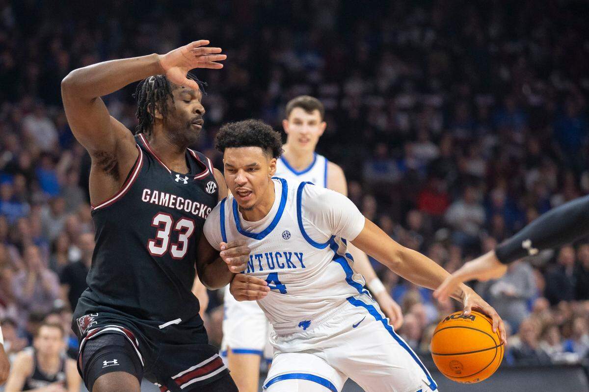 Kentucky forward Tre Mitchell (4) had 13 points, five rebounds, two assists and two steals in the No. 6 Wildcats’ disappointing 79-62 loss at South Carolina Tuesday night.