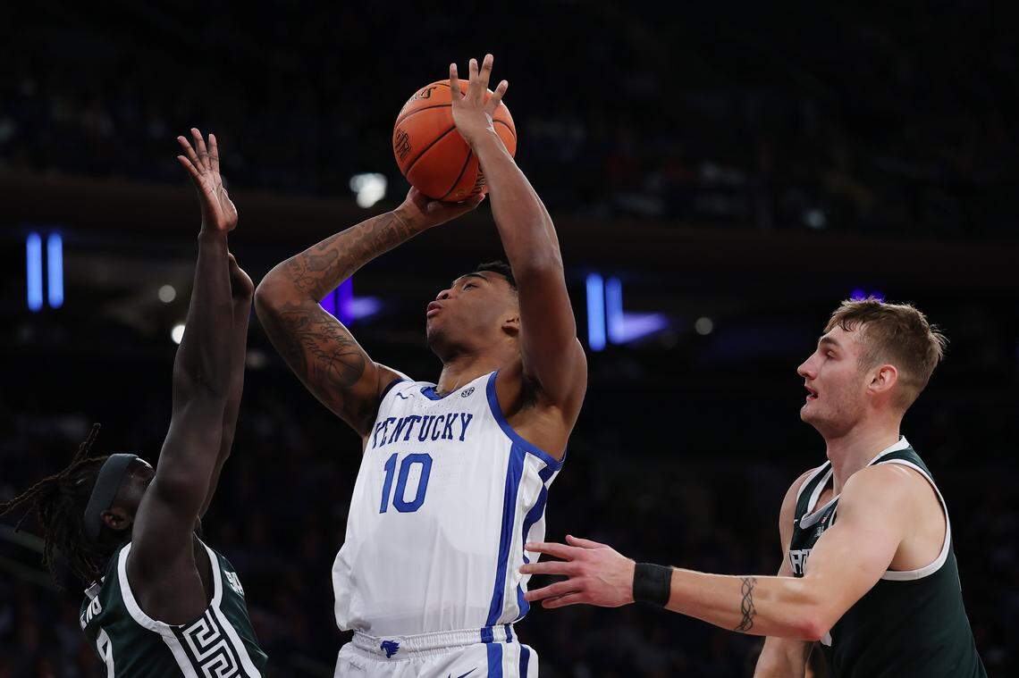 NEW YORK, NEW YORK - NOVEMBER 18: Brandon Garrison #10 of the Kentucky Wildcats goes to the basket as Kur Teng #2 and Jaxon Kohler #0 of the Michigan State Spartans defend during the first half in the 2025 State Farm Champions Classic at Madison Square Garden on November 18, 2025 in New York City. (Photo by Sarah Stier/Getty Images)