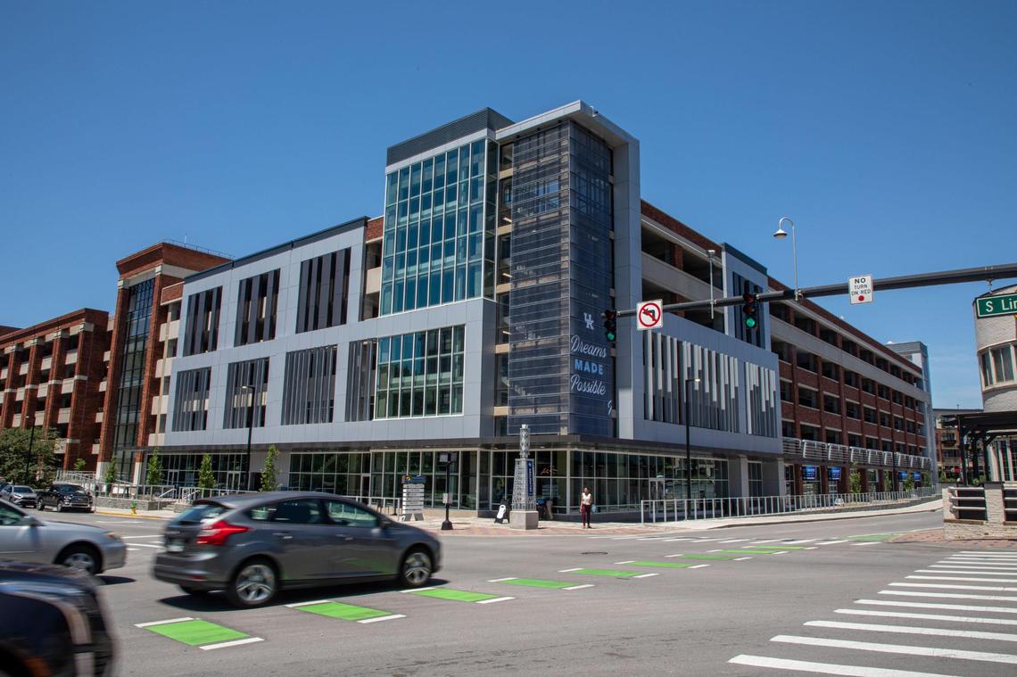 Short-term street parking is available for people picking up pizzas to go from Rolling Oven, which moved all of its carryout business to the Cornerstone Exchange.
