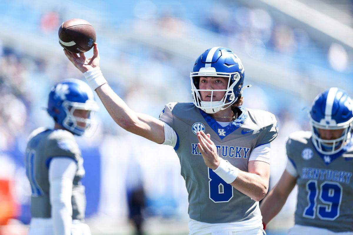 Kentucky true freshman quarterback Cutter Boley (8) could be in line for his most extensive playing time as a collegian to date on Saturday against FCS foe Murray State.