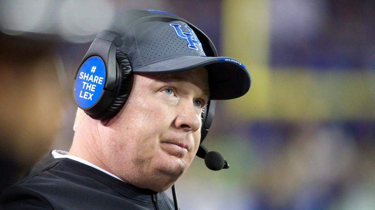 Kentucky football coach Mark Stoops signed a contract extension that would keep him in Lexington through the 2030 season one day before his team lost to Vanderbilt.