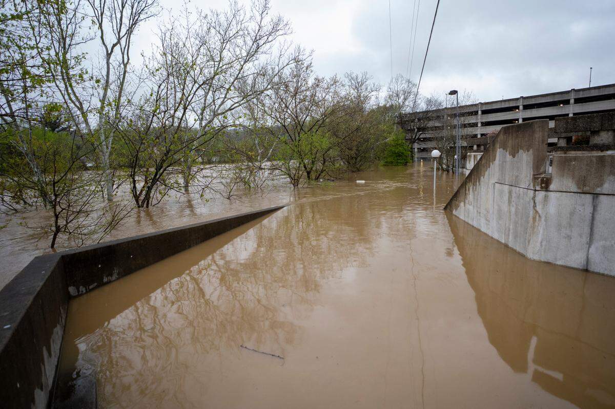 Water was high behind the WesBanco building along Main Street , Sunday April 6, 2025 in Frankfort, Ky. Photo by Mark Mahan
