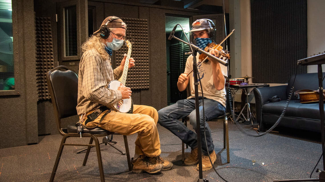 Students learning bluegrass music from legend Bobby Osborne in Kentucky program
