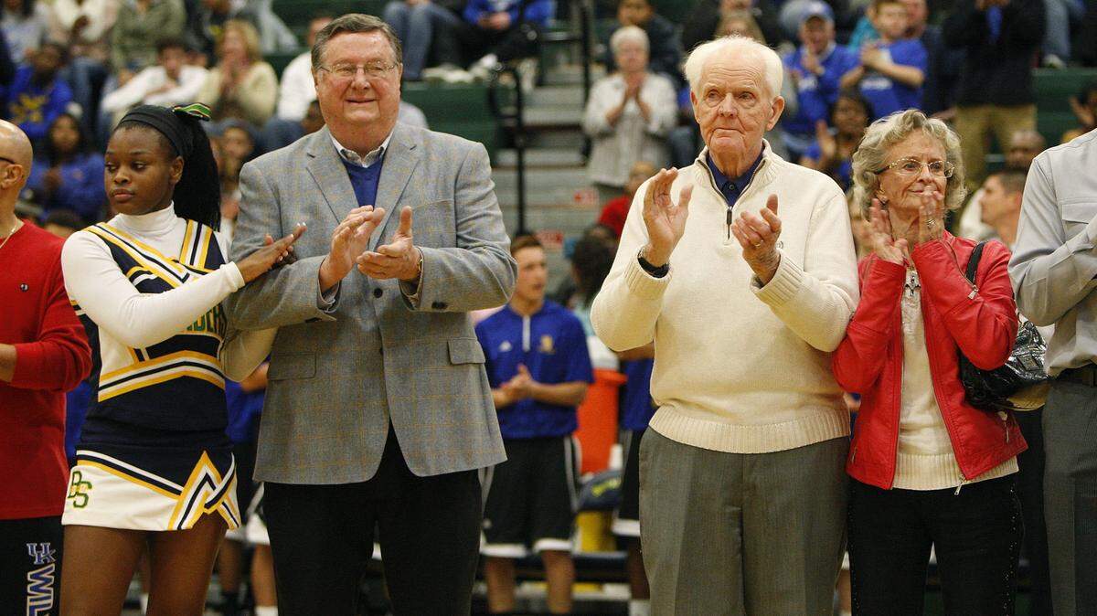 Jack Givens’ former coaches Joe B. Hall, left, and Bobby Barlow, right, applauded during a jersey retirement ceremony for the former Bryan Station High School and University of Kentucky basketball great in 2014.