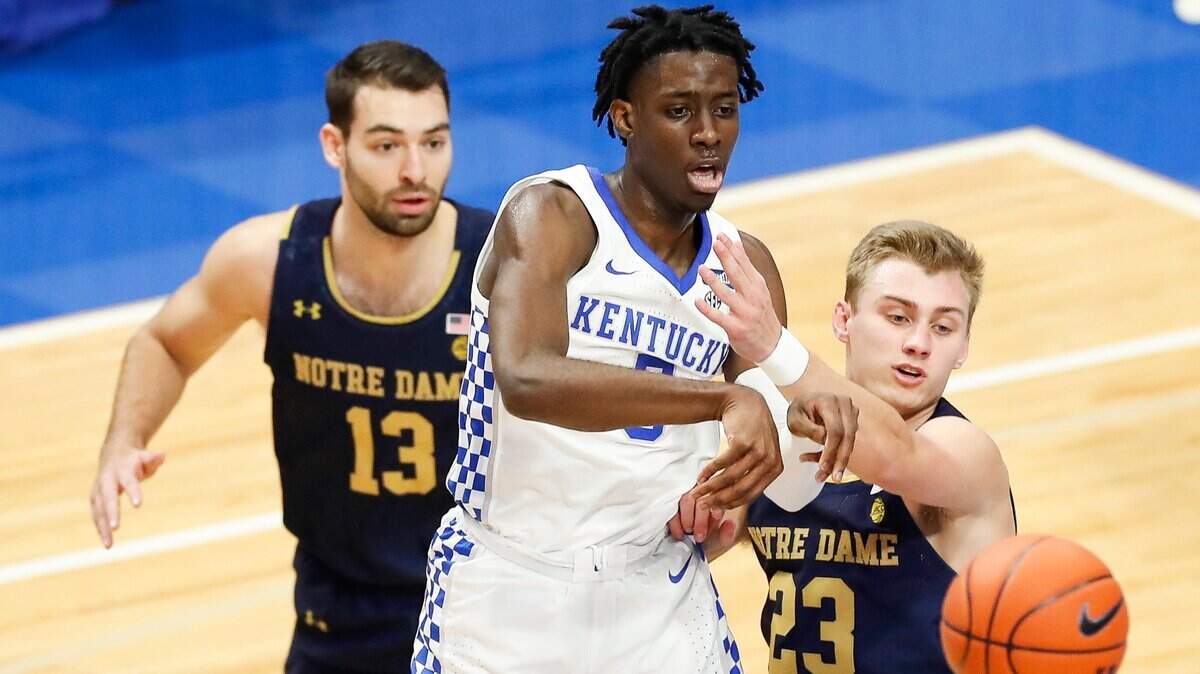 Kentucky’s Terrence Clarke, center, passed the ball as Notre Dame’s Nikola Djogo (13) and Dane Goodwin (23) defended during Saturday’s game in Rupp Arena.