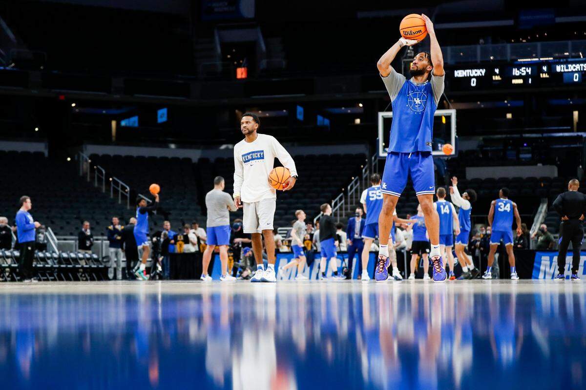 Kentucky’s Davion Mintz (10) gets up some shots during during the Wildcats’ open practice at Gainbridge Fieldhouse in Indianapolis on Wednesday.