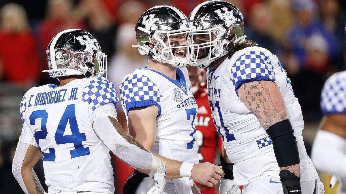 Five things you need to know from Kentucky football’s 52-21 win over Louisville