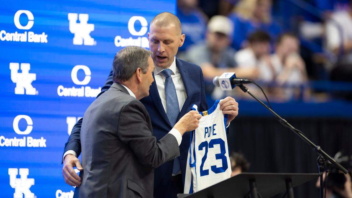 Mitch Barnhart is retiring. Here’s what it means for UK coaches’ contracts