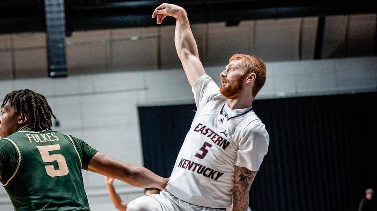 Cooper Robb scored 17 points and made five three-pointers in his final game as a Colonel.