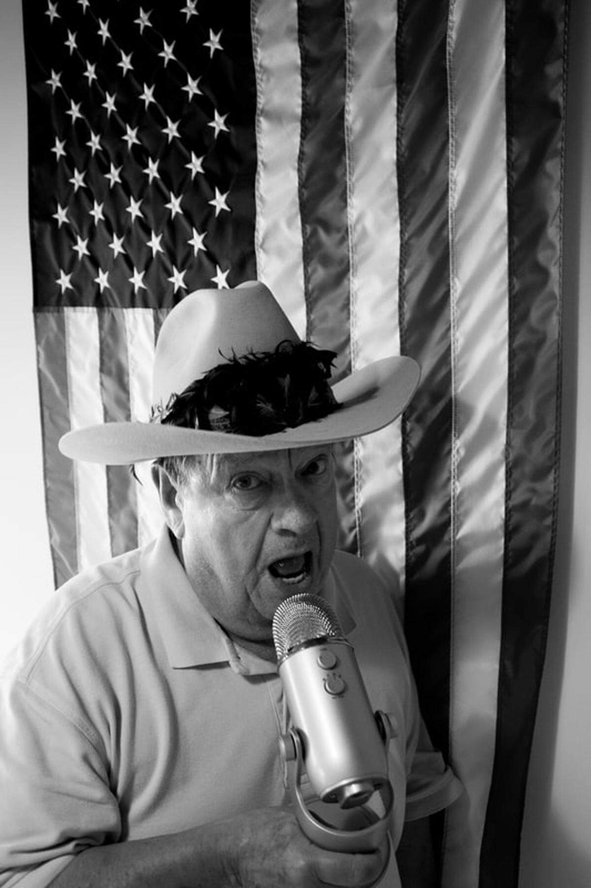 George Yardley is trying to launch a revival of radio’s “Leonard’s Losers” college football prediction show.