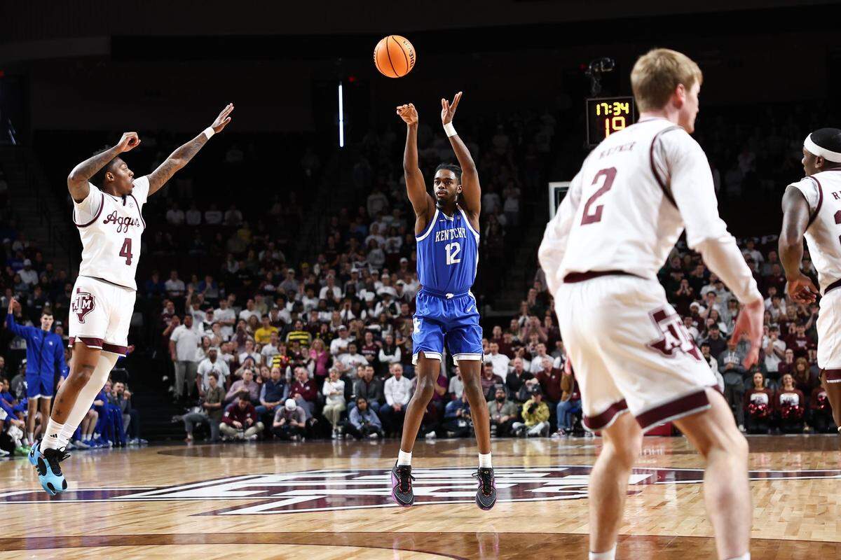 Kentucky’s Antonio Reeves takes a 3-point shot early in Saturday’s game against Texas A&M. Reeves made 5 of his 10 attempts from beyond the arc and led UK with 22 points.
