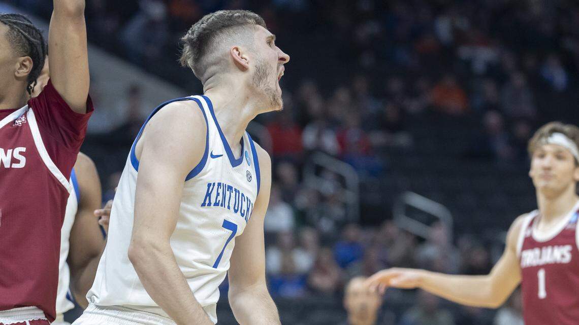 Kentucky basketball moves on in NCAA Tournament with rout of Troy in March Madness opener