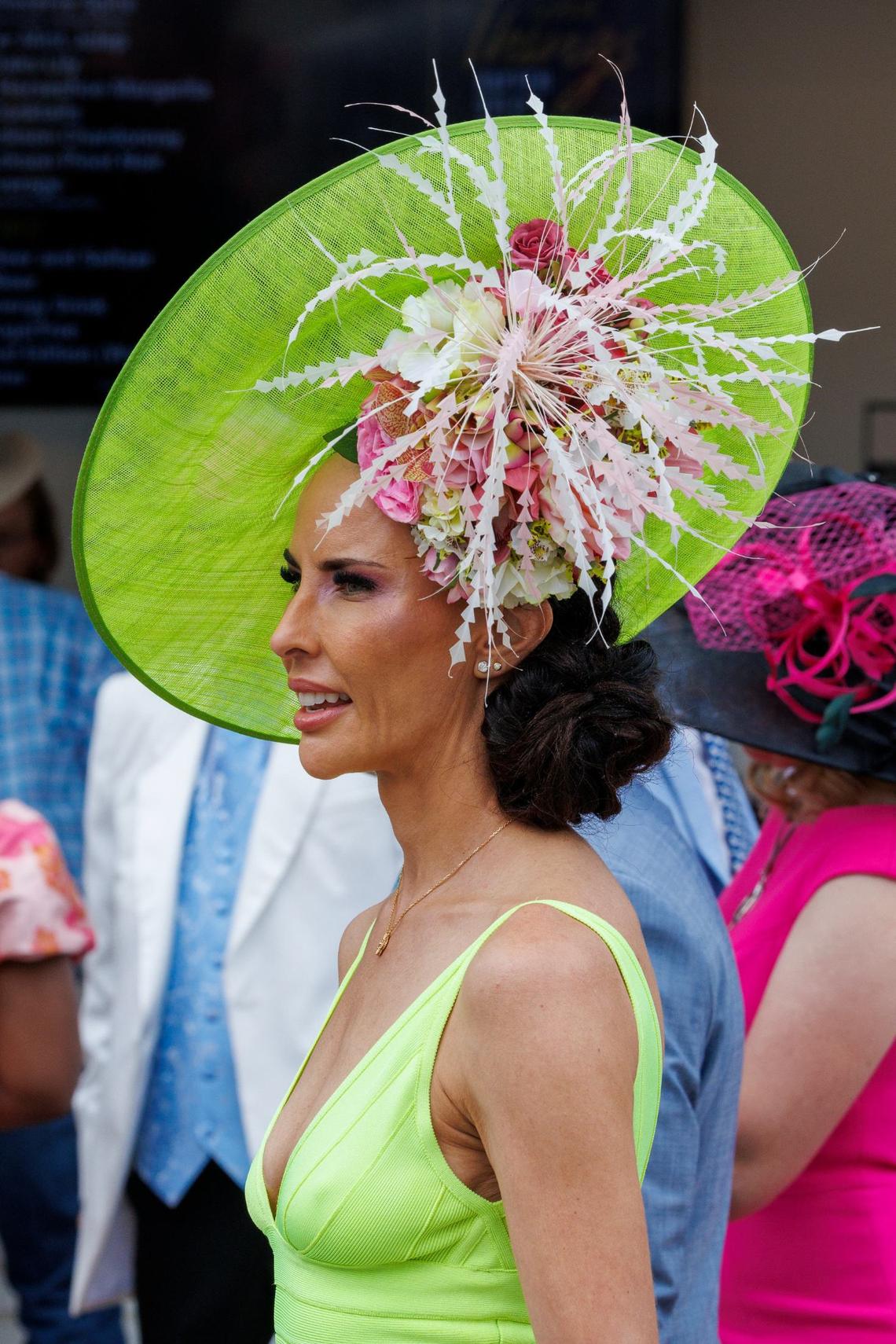 Kentucky Derby 2024: Photos of fashion, hats, suits, more | Lexington  Herald Leader