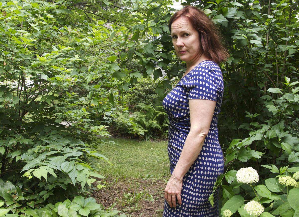 In the early 1990s Iris DeMent introduced herself to the country at large with a song called “Our Town.” Since then she became one of the most acclaimed folk artists of her generation