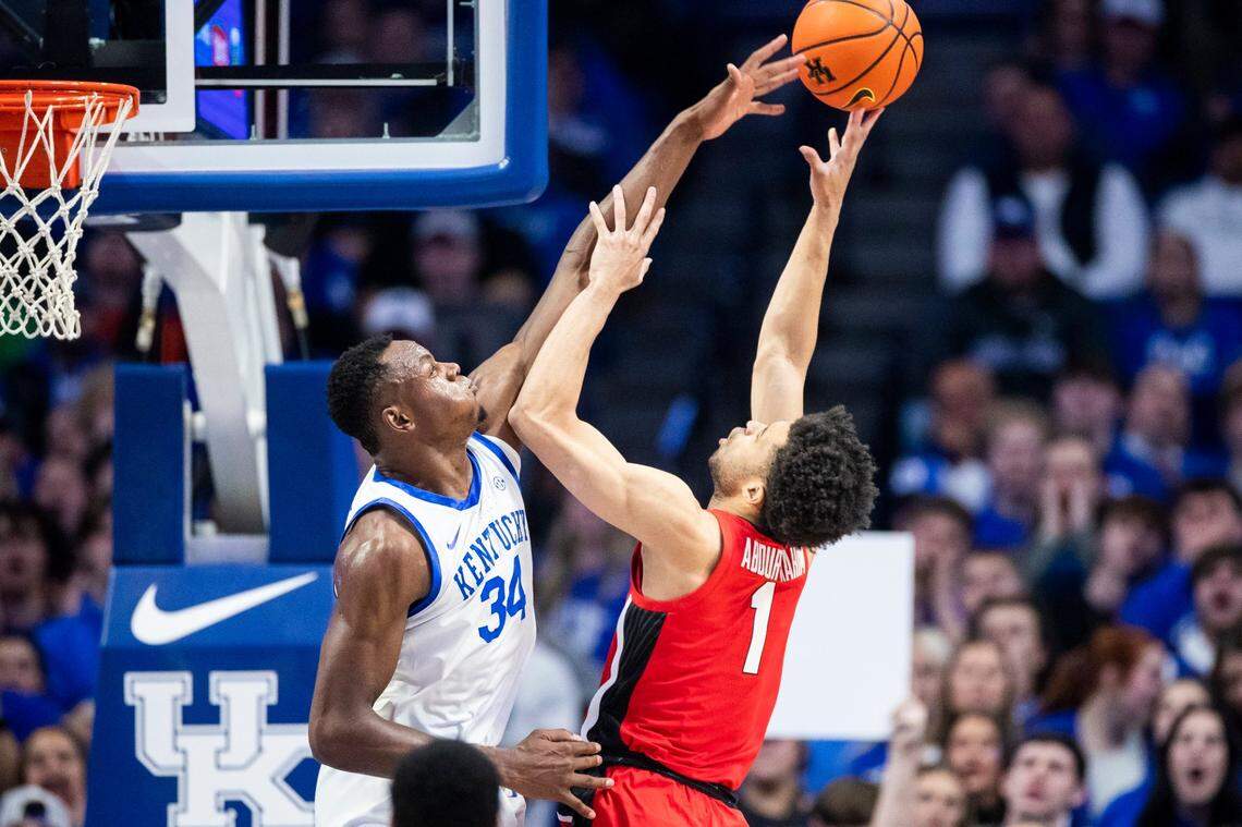 Kentucky’s Oscar Tshiebwe (34) tries to block a shot by Georgia’s Jabri Abdur-Rahim (1) during Tuesday’s game at Rupp Arena.