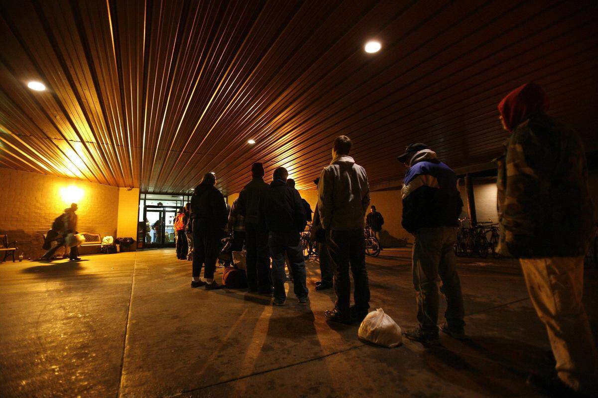 People waited in line to enter the Hope Center for the night.
