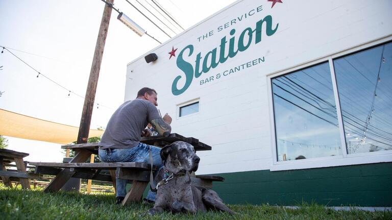 Looking for dog-friendly restaurants and bars in Lexington? Try these 8 spots