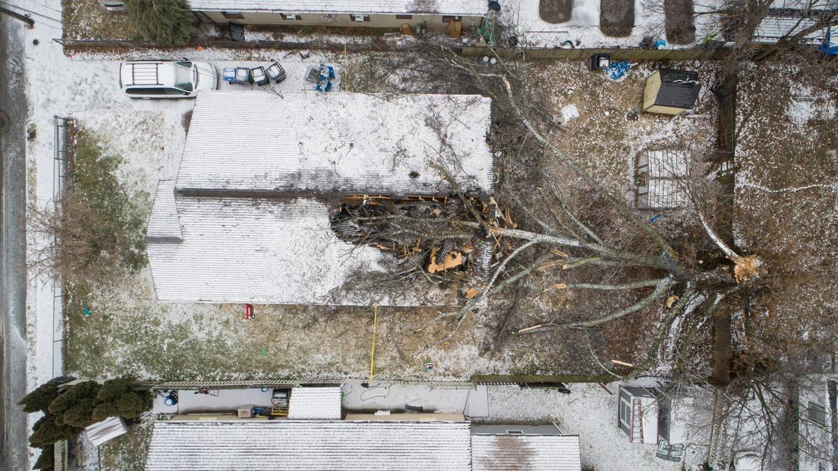 Kentucky ice storm updates: Thousands without power. Roads hazardous. Trees down.