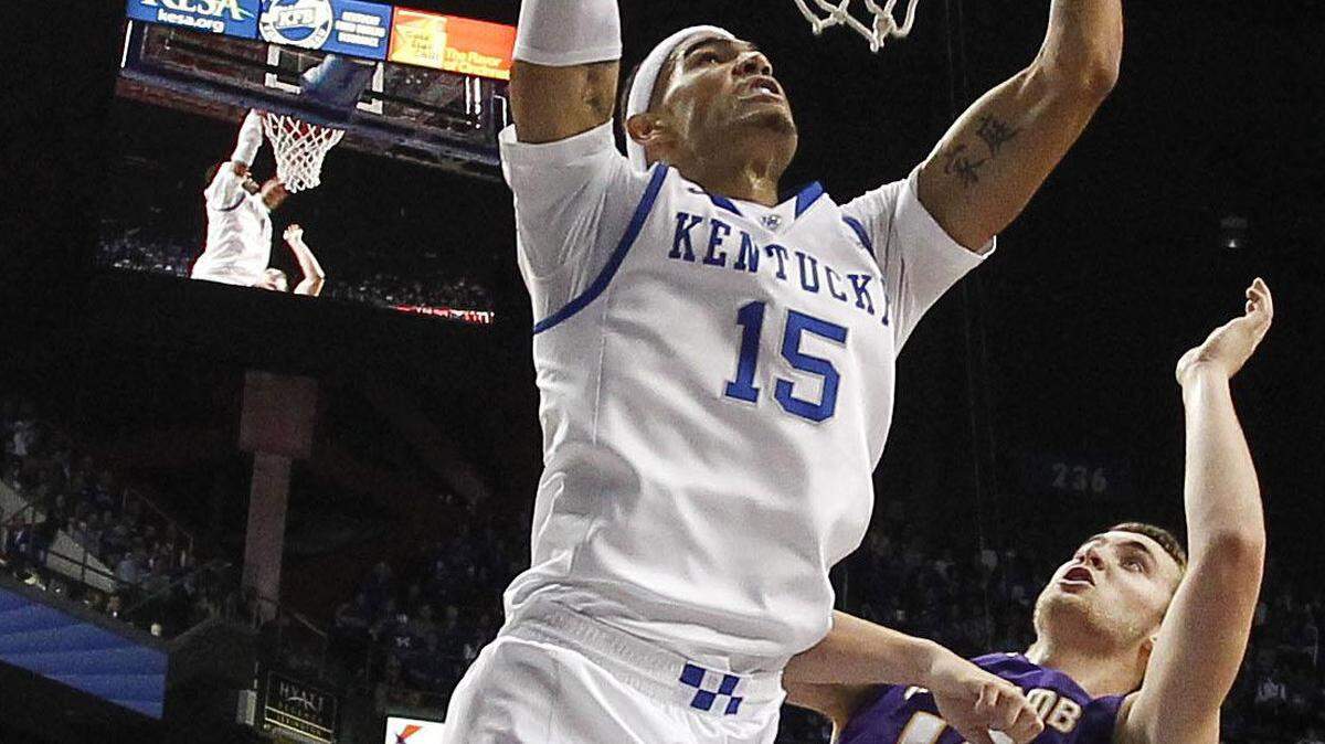 Kentucky's Willie Cauley-Stein dunked in a game against Lipscomb last season. This year's Cats will be led by Cauley-Stein, now a sophomore, and a freshman classed touted as one of the best ever.    