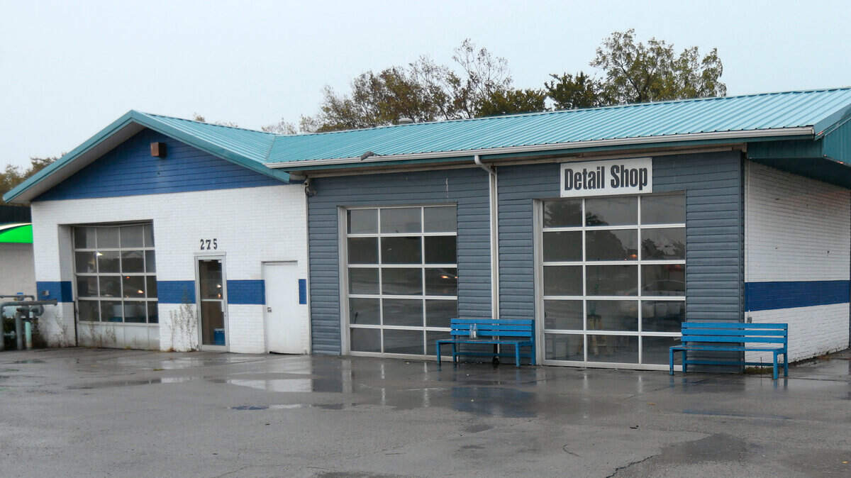 The Premier Car Wash, 275 West New Circle Rd. in Lexington, Ky., Tuesday, October 14, 2014. The Lexington Police Dept. and the Fayette Co. Coroners office are investigating a homicide that occurred there last night.