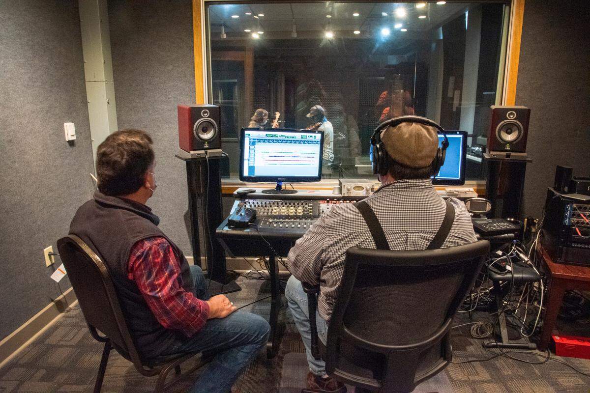 KSBTM Director Dean Osborne and KSBTM Instructor Virgil Bowlin teach in Audio Recording class session.