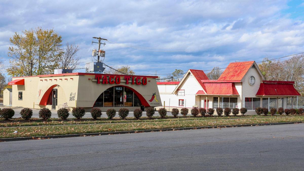 At right is the former Lee’s Famous Recipe Chicken location at 1487 Boardwalk, Tuesday, Nov. 5, 2024 in Lexington, Ky. The restaurant closed has been closed since 2019. And at left is Taco Tico, which closed in August 2024.
