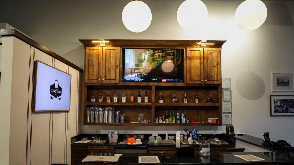 The Sand Trap has a full-service bar but does not have food.