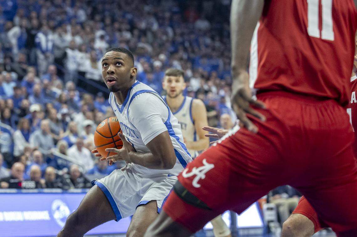 Kentucky’s Lamont Butler and Andrew Carr (background) have been dealing with injuries heading into the team’s SEC “bye week” before Saturday’s game against Vanderbilt.