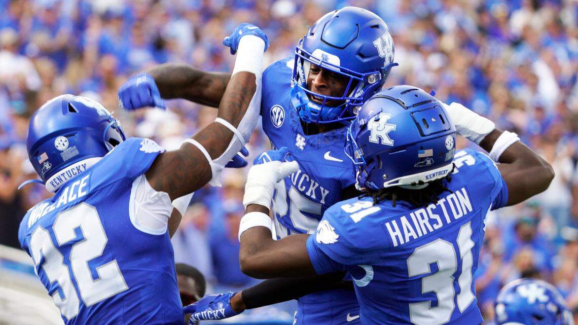 Where is Kentucky football ranked in the top 25 after beating Florida?