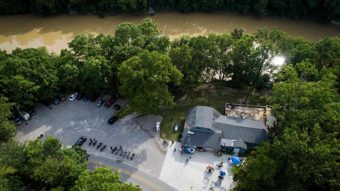 Popular restaurant, bar and music venue on Kentucky River is for sale