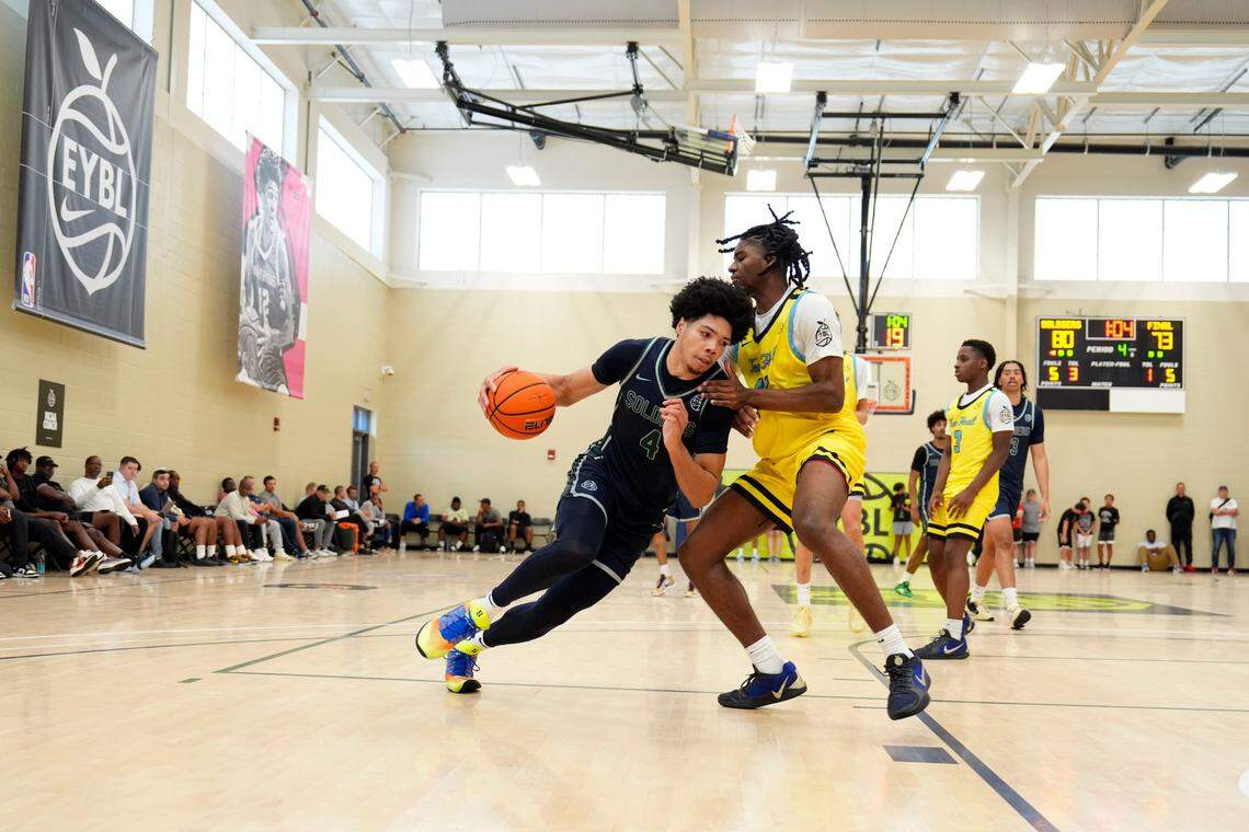 July 15, 2025; North Augusta, South Carolina, USA; Oakland Soldiers Tyran Stokes (4) moves towards the basket during the Oakland Soldiers and Team Final game at Nike EYBL Peach Jam at Riverview Park Activities Center. The Oakland Soldiers won 86-75. Mandatory Credit: Katie Goodale - Augusta Chronicle/USA TODAY NETWORK