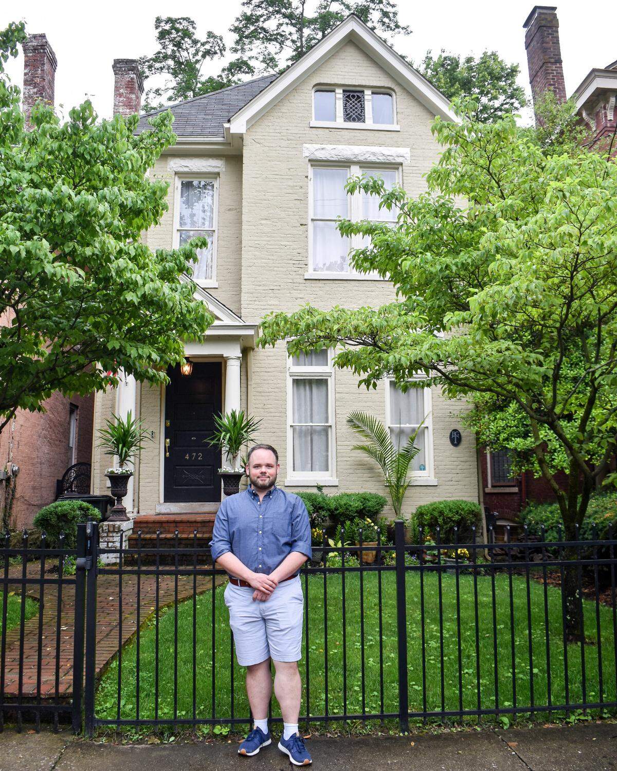 Jonathan Coleman, director of the Faulkner Morgan Archive, which organized the tour, stands outside the former home of the Lexington Women’s Collective on Second Street. The house, a stop on the walking tour, held female-led events and gatherings in the 1970’s.