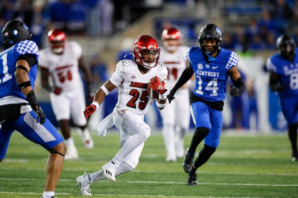 Louisville running back Jawhar Jordan (25) ran for 145 yards on 22 carries in the Cardinals’ 26-13 loss to Kentucky last season.
