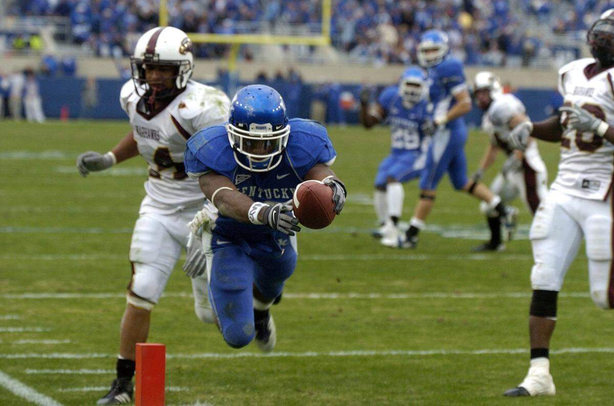 Kentucky wideout Keenan Burton dove across the goal line ahead of Louisiana-Monroe’s Kevin Payne to give the Wildcats their go-ahead score in the fourth quarter of what became a 42-34 win in 2006.