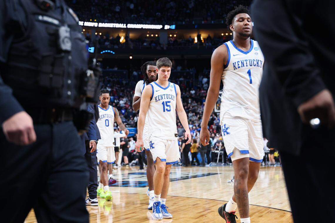 Kentucky’s Rob Dillingham, Aaron Bradshaw, Reed Sheppard and Justin Edwards leave the court after the team’s loss to Oakland in the NCAA Tournament in Pittsburgh.