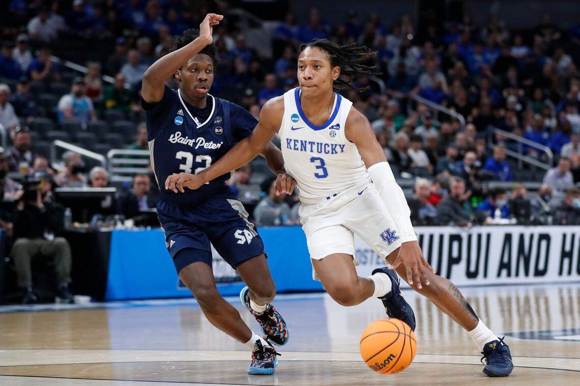 Two seasons ago, Jaylen Murray (32) scored eight points to help Saint Peter’s stun Kentucky in the 2022 NCAA Tournament. Now at Mississippi, Murray is averaging 14.3 points and four assists this season for the Rebels.