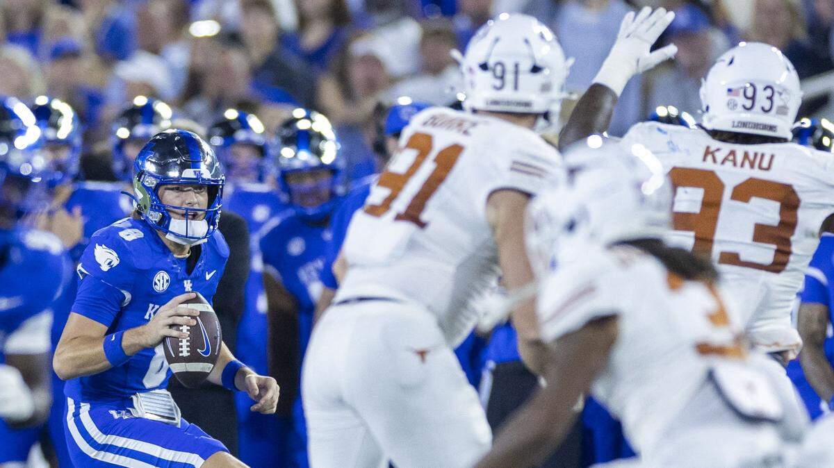 Kentucky quarterback Cutter Boley (8) scrambles during Saturday’s game against Texas at Kroger Field.