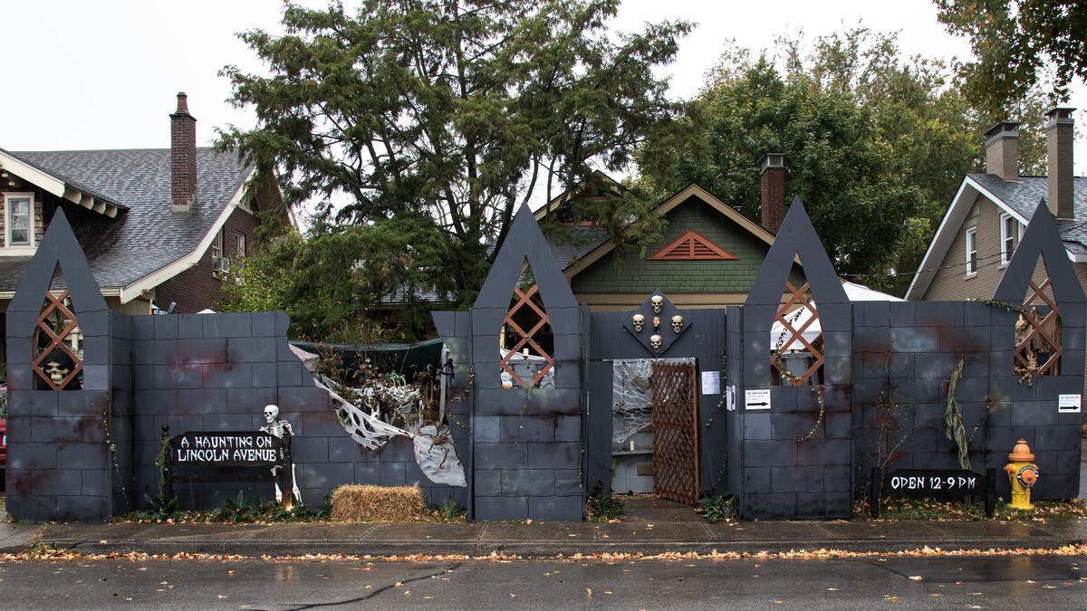Street view of Michael Cronk's annual Halloween fright night haunted house in his front yard on Lincoln Avenue in Lexington. 