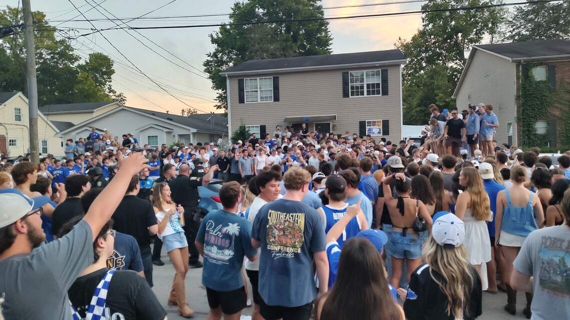 UK fans flood State Street to celebrate Cats’ win over Texas A&M