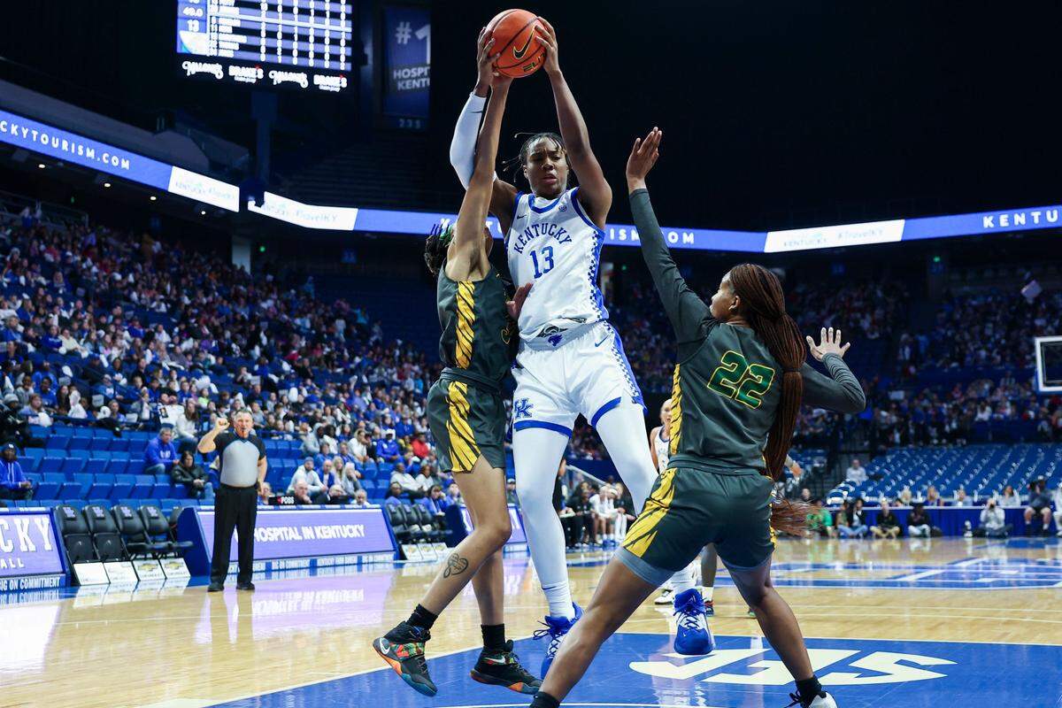 Kentucky’s Ajae Petty (13) scored 18 of her team-high 19 points during the first half on Wednesday.
