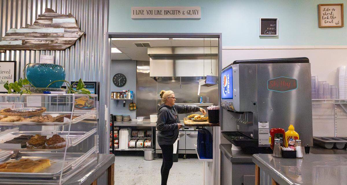 Shelby Keith, owner of Shelby’s Diner, assists in the kitchen with order preparation and waits tables on Nov. 19, 2025, in Frankfort, Ky. 