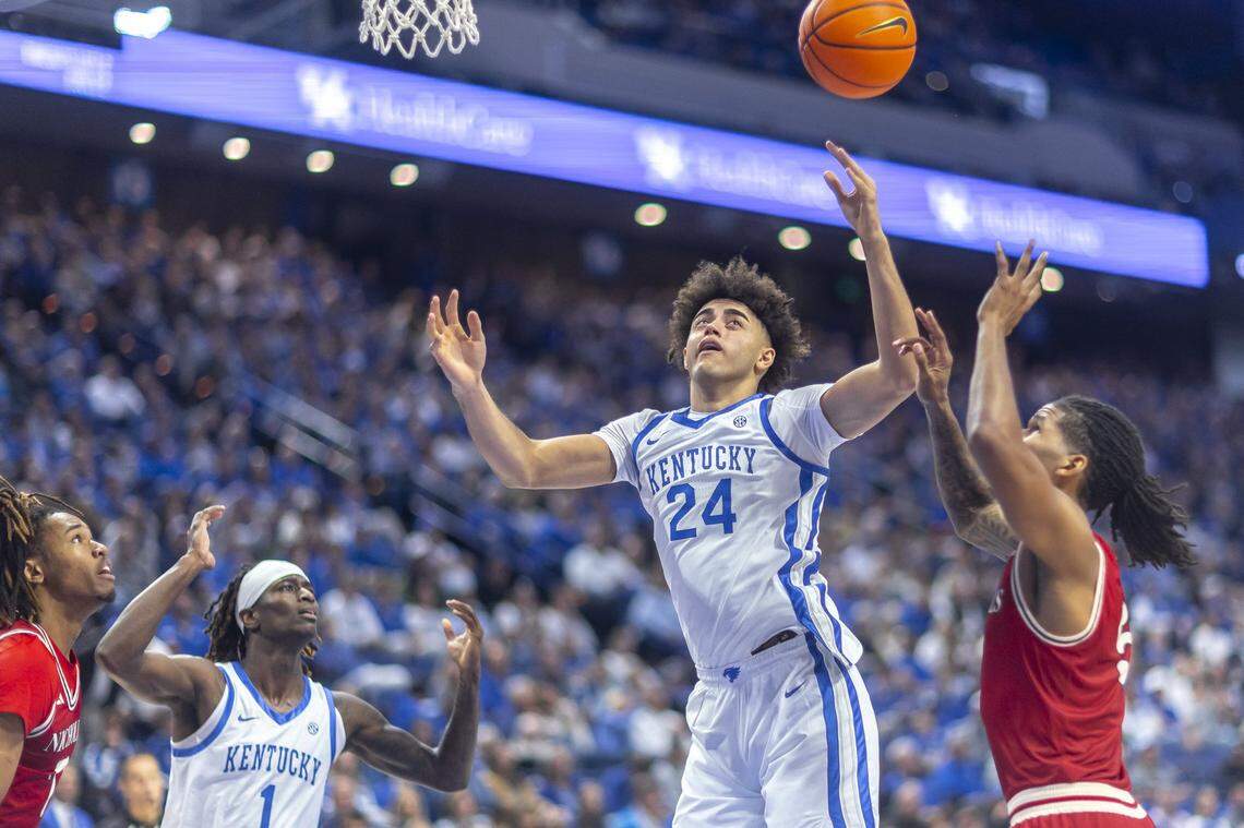 Kentucky freshman center Malachi Moreno (24) is averaging 11.5 points and 9.5 rebounds through two games of his college career.